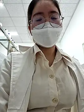 Chatroom XXX en direct de HinaLovely