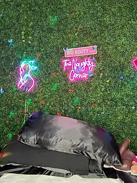 Chat XXX en directo de RenaThickAss