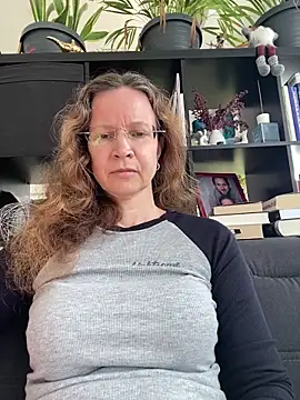 AnnikaRose Adlı Modelin Canlı XXX Sohbeti