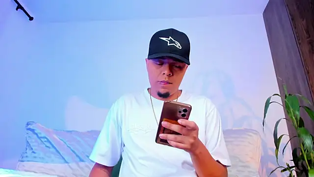 asmodeo_33 élő XXX-chatje