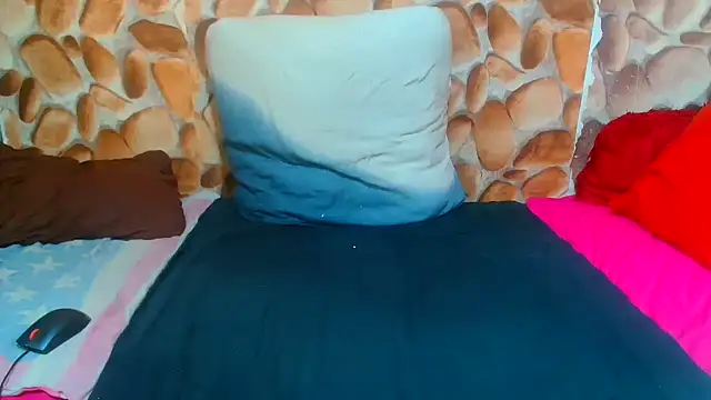 AfricanBigAssxx98 Show in webcam