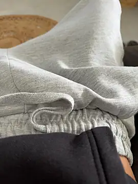 Show modela Manu97k na web-kameri