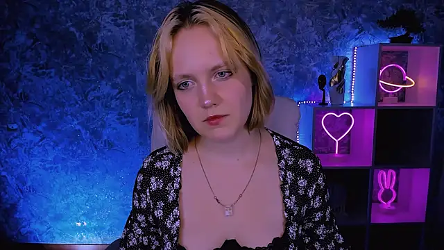 madeline_doll élő XXX-chatje