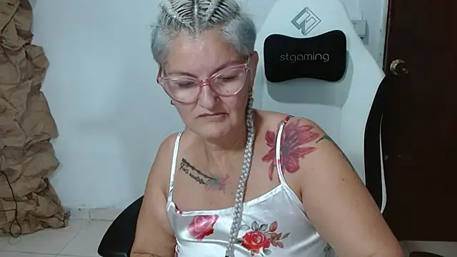 bety-cum2's Live XXX Chat