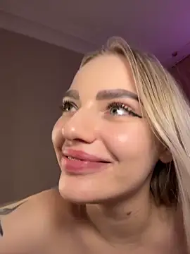 HugeBoobsAlice élő XXX-chatje