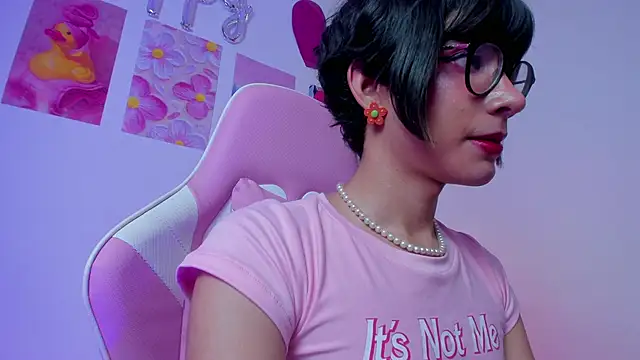 Madeline_21: διαδικτυακό σόου στην κάμερα