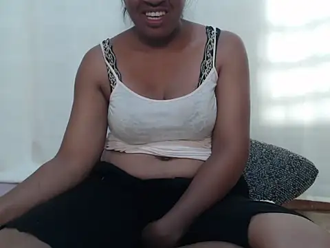 Linda_sexy Adlı Modelin Canlı XXX Sohbeti