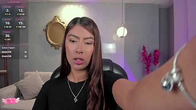 ArianaDumont 现场XXX聊天