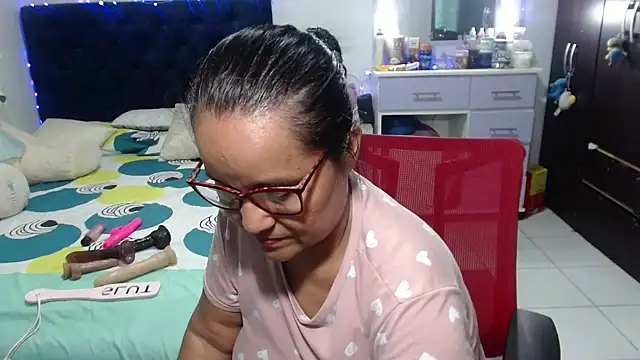 دردشة pervert_mommy_ الجنسية المباشرة