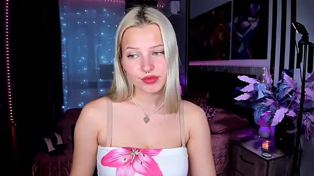 AliceJuly Adlı Modelin Canlı XXX Sohbeti