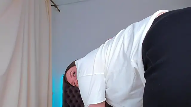 NikkiBustt – Naživo XXX chat