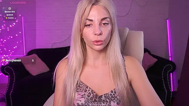 BellaRayyy élő XXX-chatje