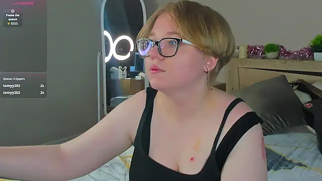 Онлайн чат XXX Lauraaa_Smith