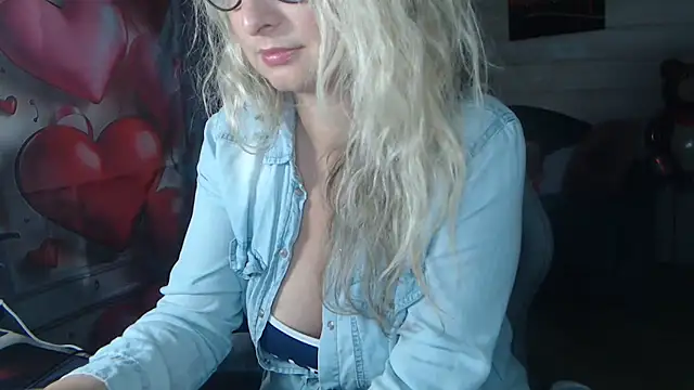 RubiLakros Adlı Modelin Canlı XXX Sohbeti