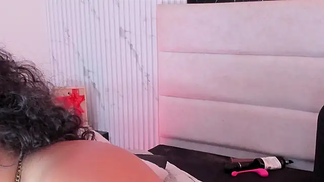 Reginavegaa: онлайн-секс-чат