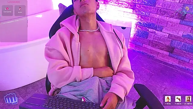 osamu_tay Show in webcam