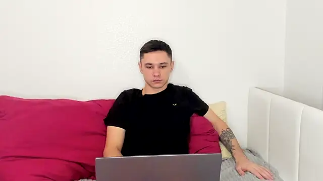 AlexmansuperのライブXXXチャット