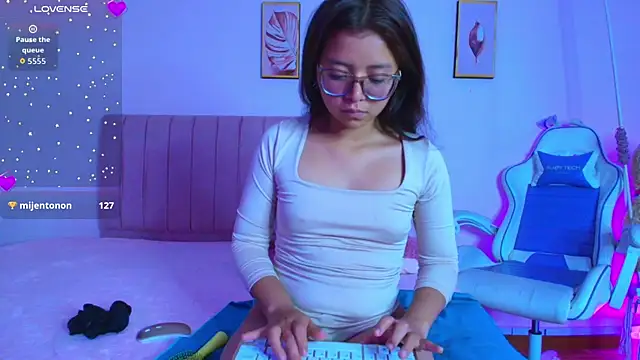 Zoow_bluussh – webcam-show