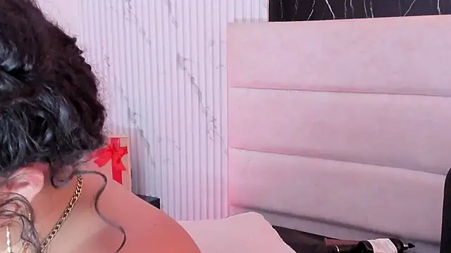 Reginavegaa Chat XXX in diretta