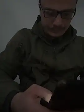 viktor1992-1-1's Live XXX Chat