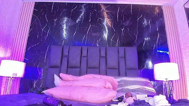 BustyGlow: διαδικτυακό σόου στην κάμερα