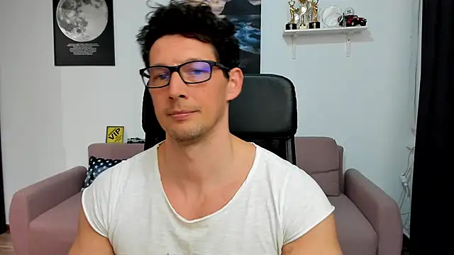 BrutusK08 Show in webcam