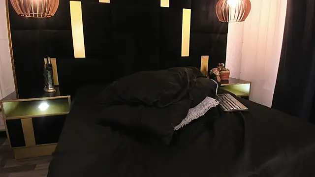 Lucio__Fox: διαδικτυακό σόου στην κάμερα