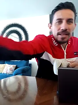 Esmeralda333 élő XXX-chatje