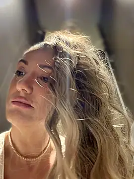 Chat +18 de adya-aly ao vivo