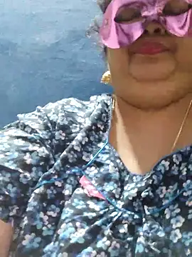 XXX chat uživo modela tamilthanushri