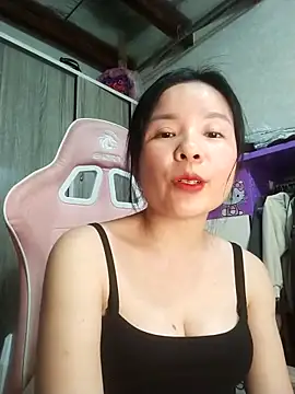 Ivy_Trix2 élő XXX-chatje