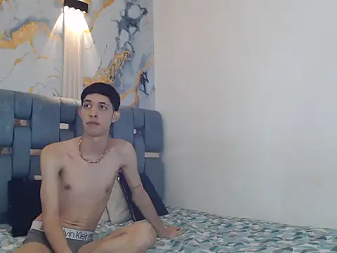 GOLD_BOYS Chat XXX in diretta