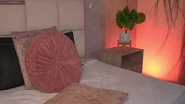 SaraMonroe1: онлайн-секс-чат