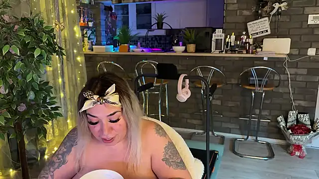 Monageil élő XXX-chatje