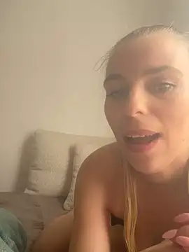 Show modela BrumeLove na web-kameri