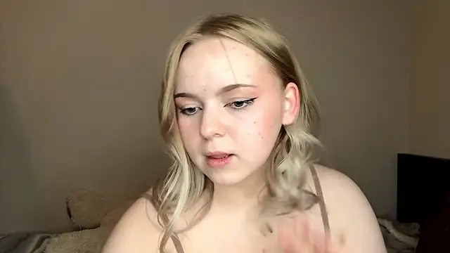 ZaraCreedon élő XXX-chatje