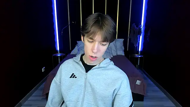 MarkBranston: онлайн-секс-чат