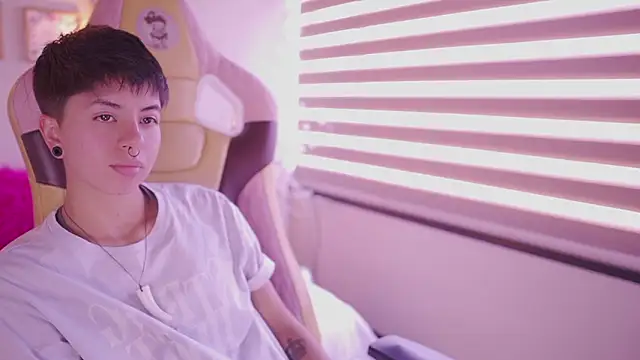 tommy_blue's Live XXX Chat