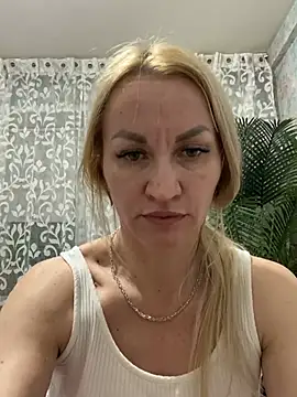 kira_saning's Live XXX Chat