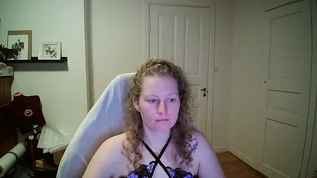 Girlnina-1995 live XXX chat