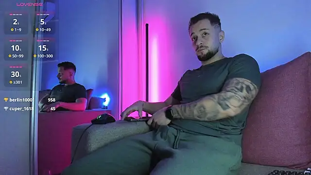 nicholasX1: онлайн-секс-чат