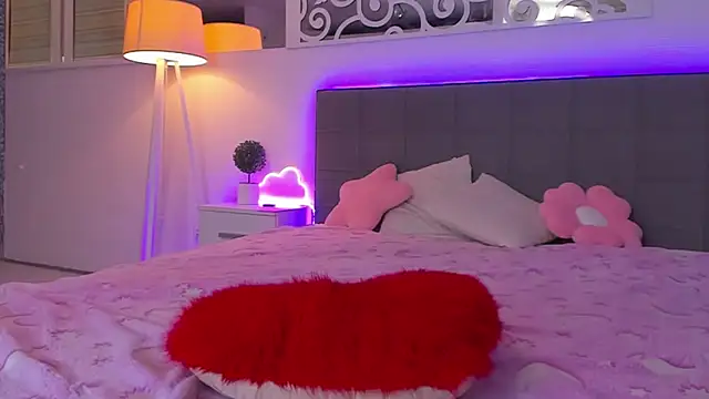 Show modela LuisaClover na web-kameri