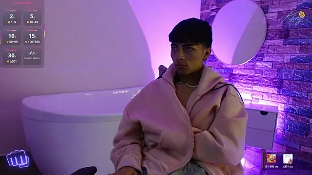 osamu_tay élő XXX-chatje