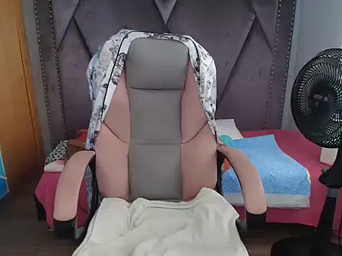 MeganMilF2のウェブカメラショー