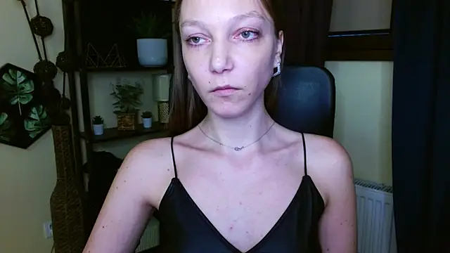 EmillyPlay: онлайн-секс-чат