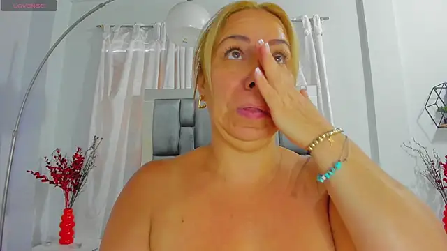 Chat +18 de milfhorny_69 ao vivo