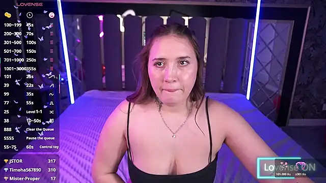 AmiraChaseのライブXXXチャット