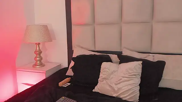 SussyFoxのライブXXXチャット