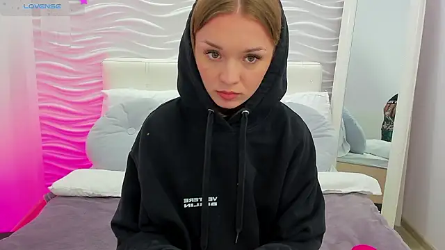 VirginOlly – Naživo XXX chat