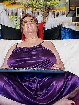 QueenPammy1: онлайн-секс-чат